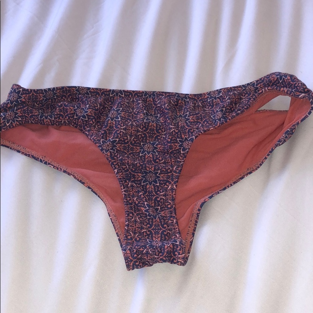 Cheeky O’Neil bottoms!